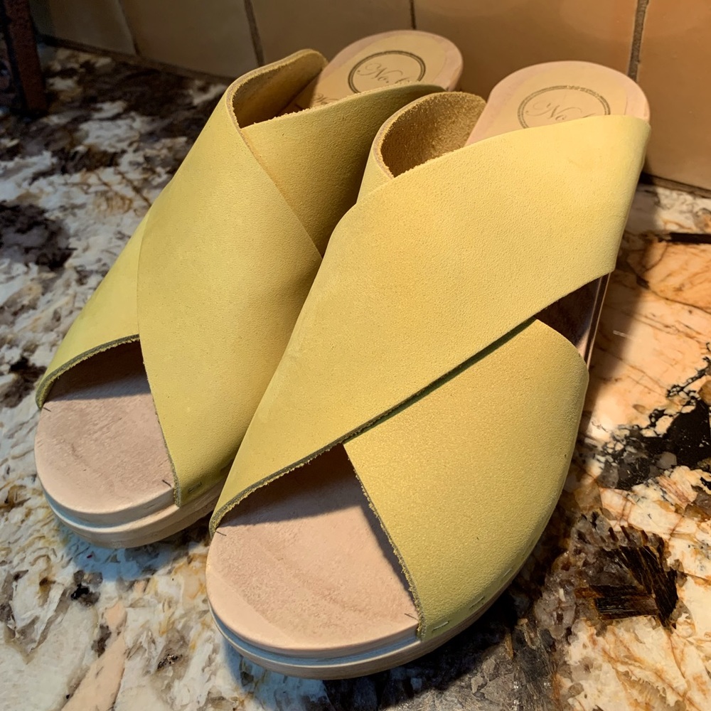 Beautiful NIB No. 6 leather crossover mules. - Picture 4 of 8
